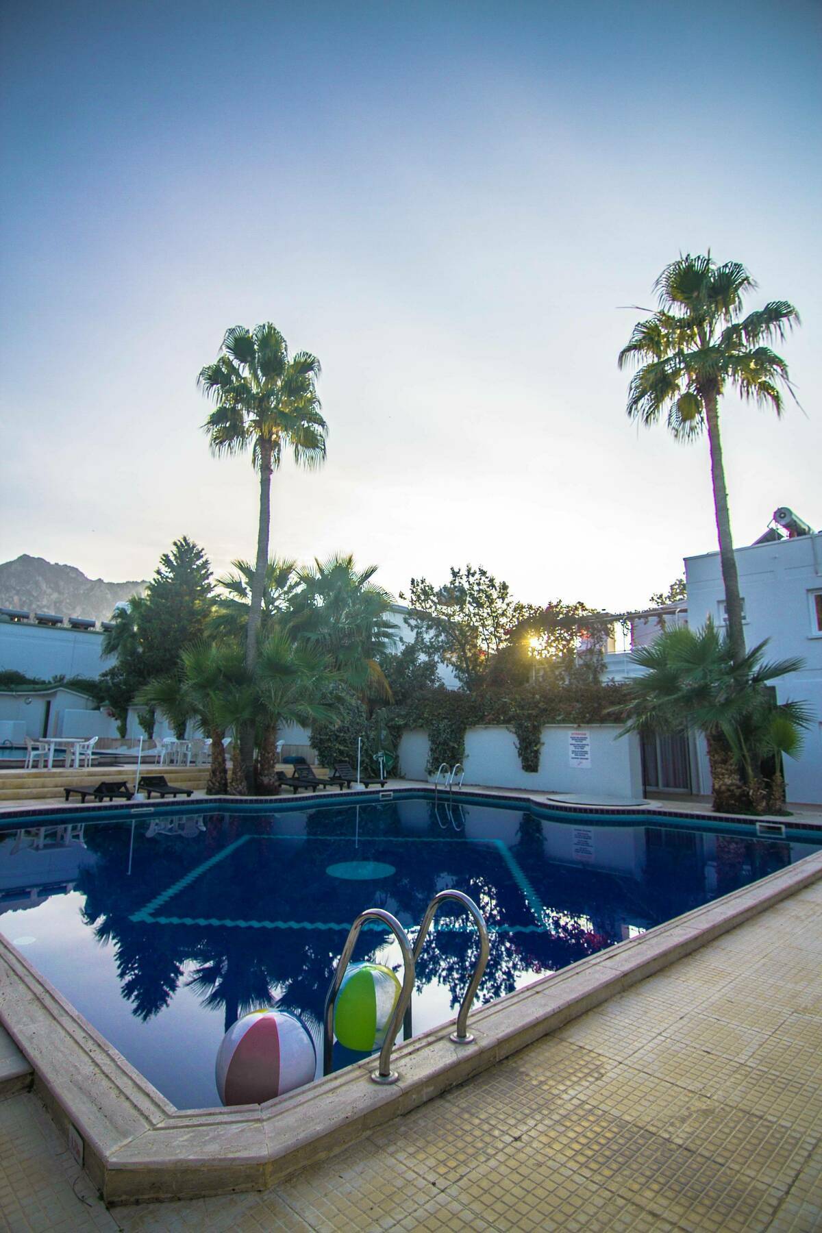 Hôtel The Pine Bay Club à Kyrenia  Extérieur photo