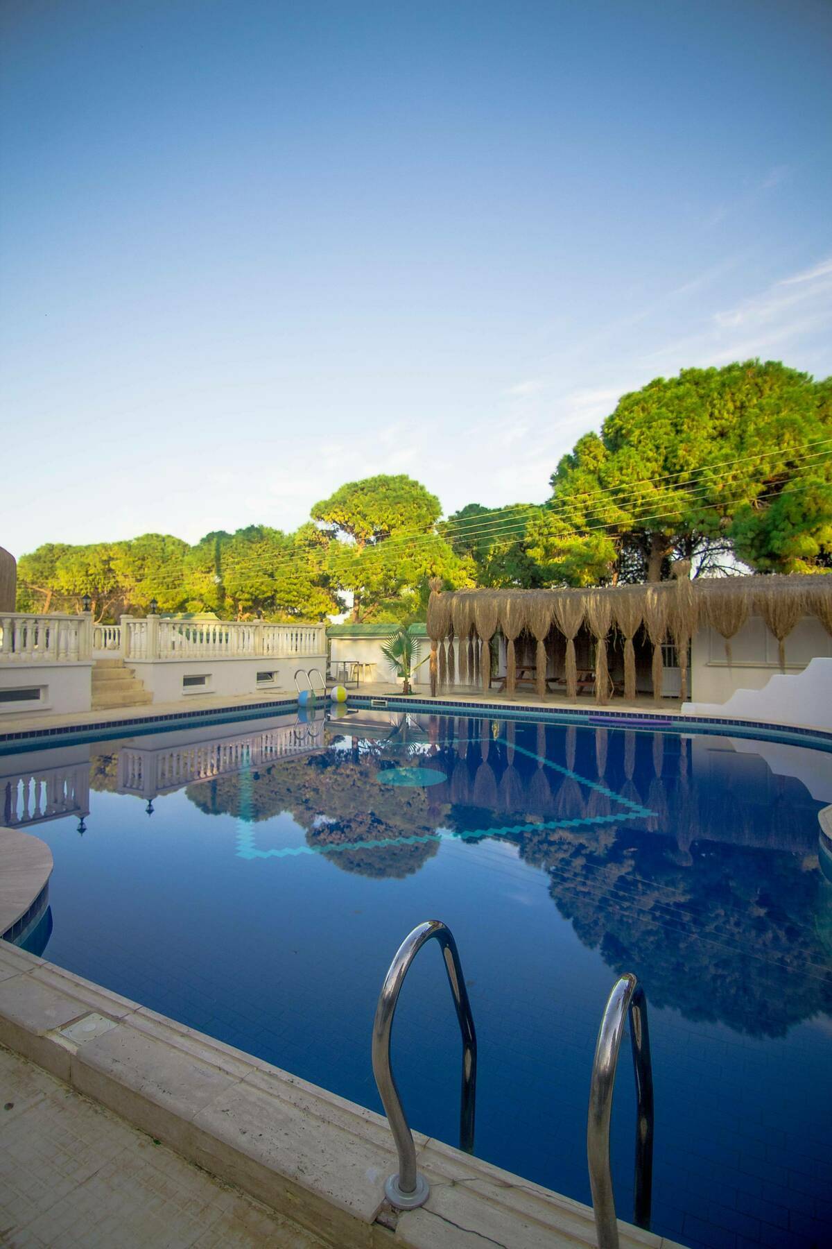 Hôtel The Pine Bay Club à Kyrenia  Extérieur photo