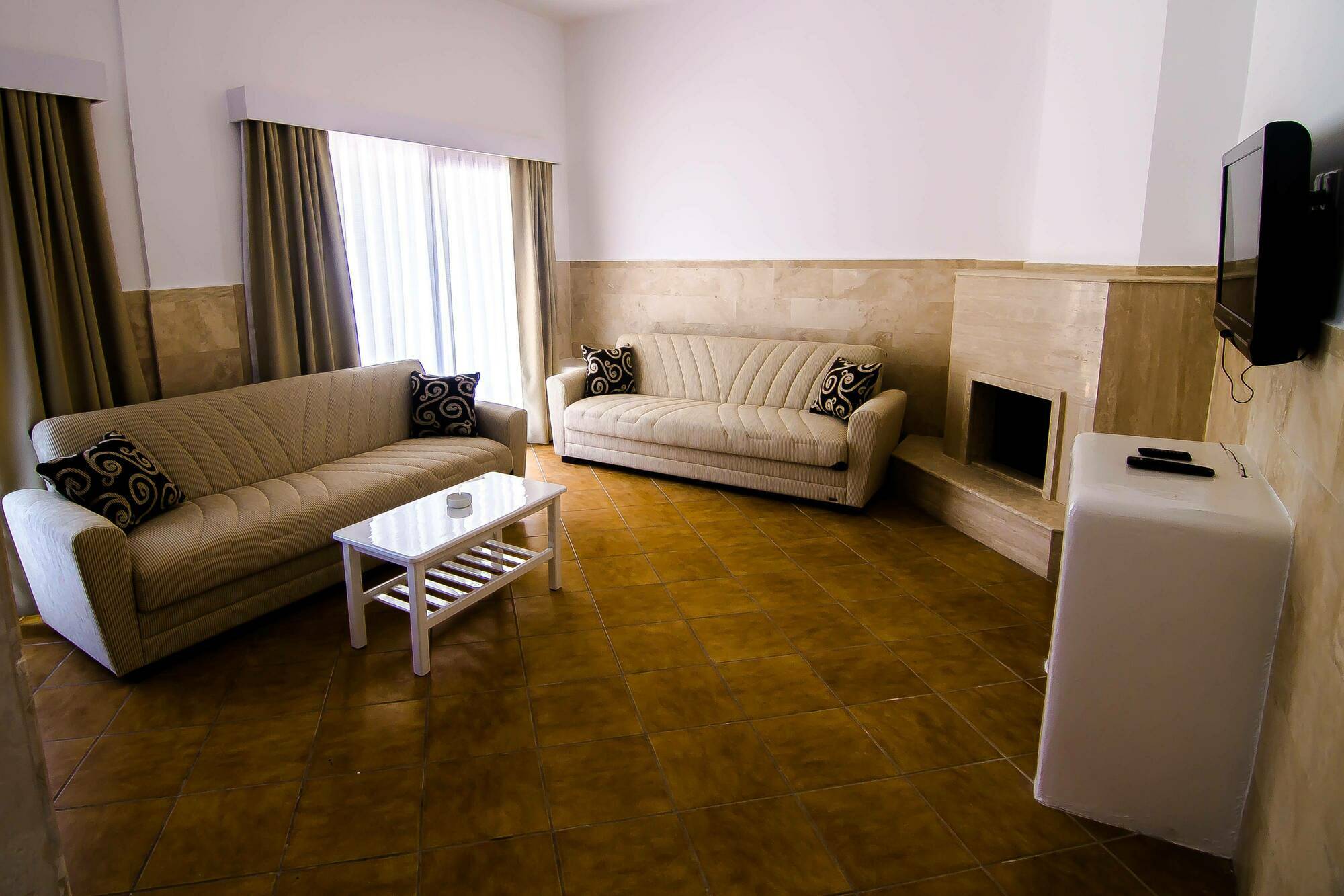 Hôtel The Pine Bay Club à Kyrenia  Extérieur photo