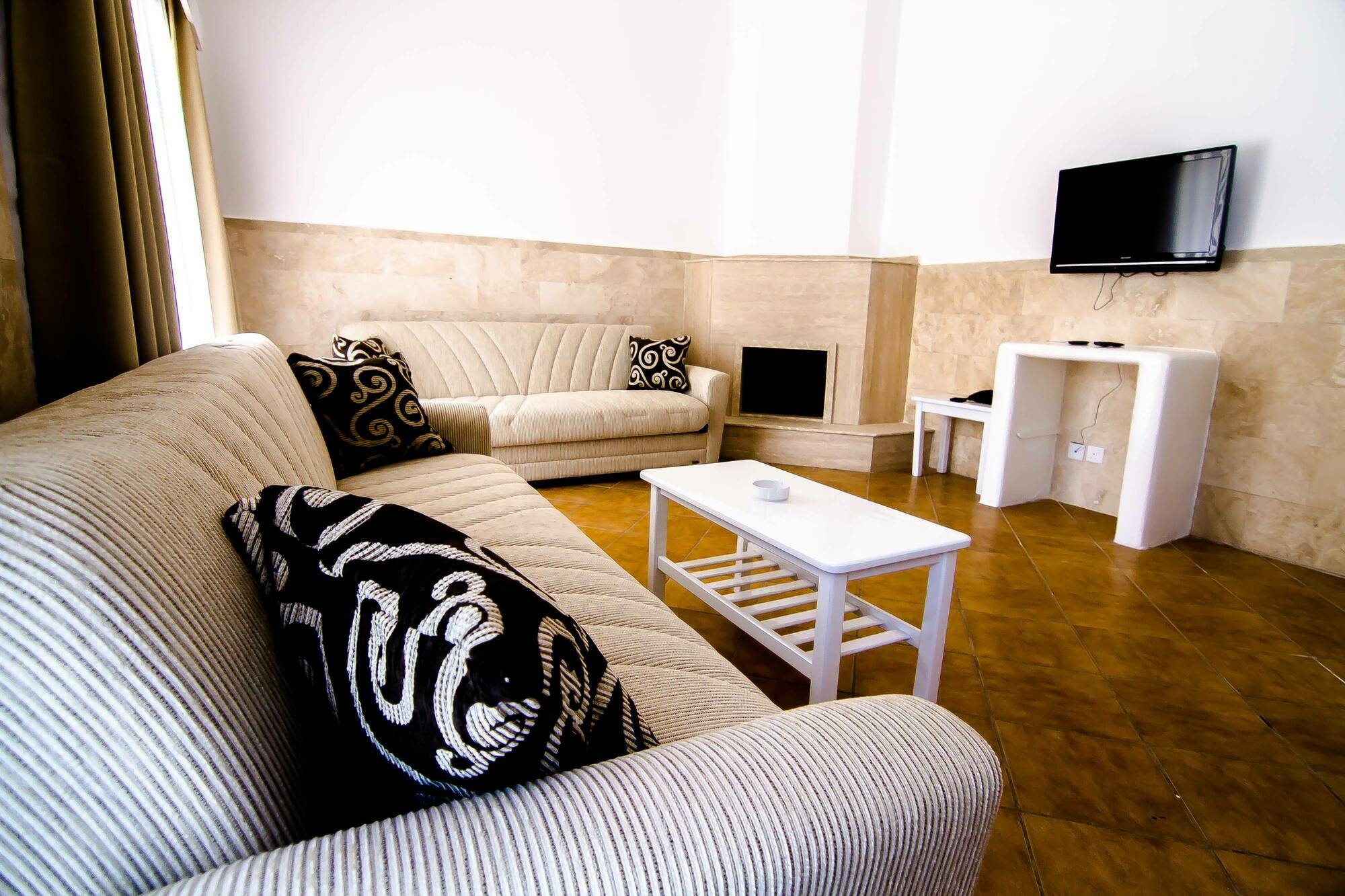 Hôtel The Pine Bay Club à Kyrenia  Extérieur photo