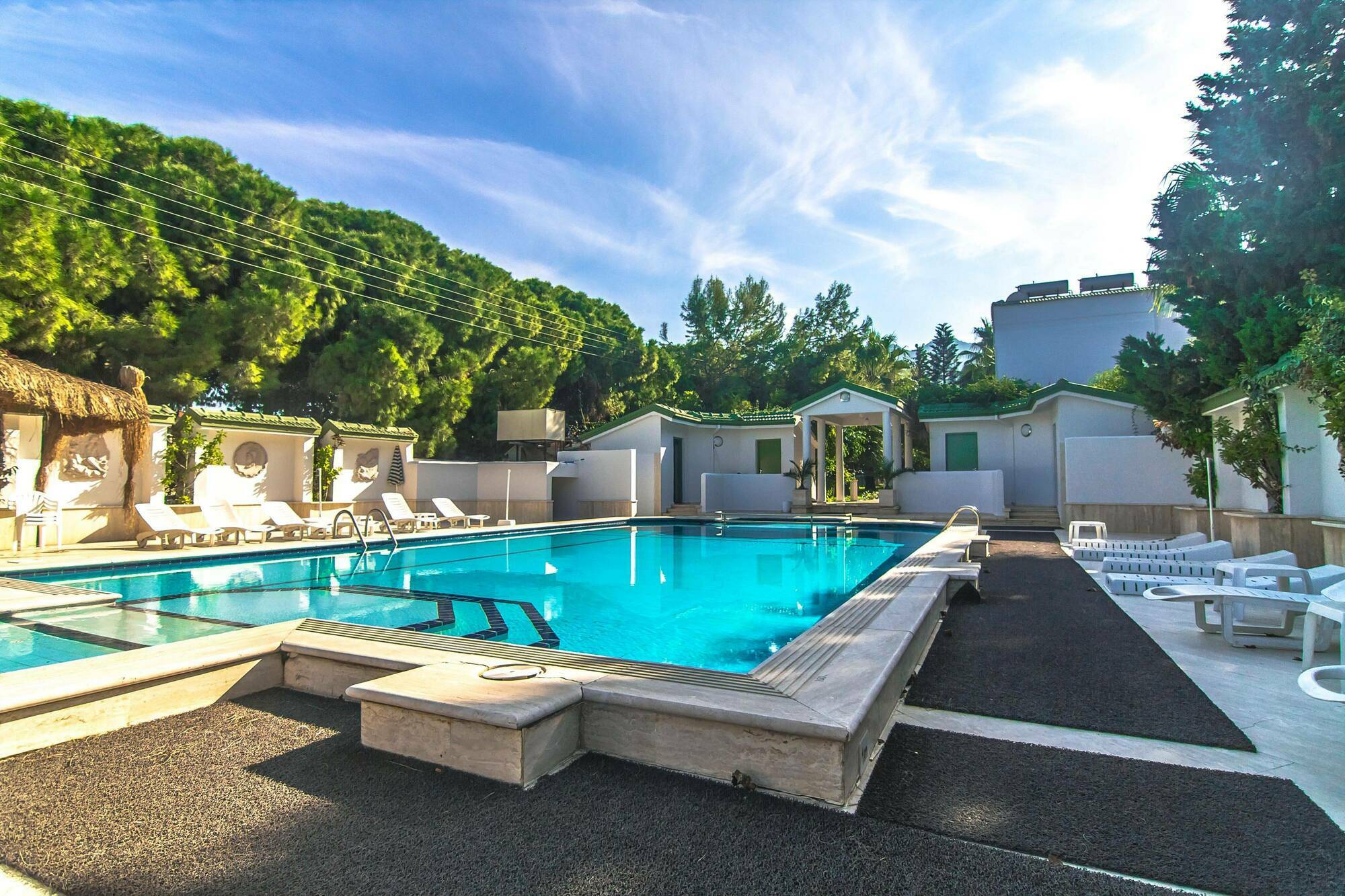 Hôtel The Pine Bay Club à Kyrenia  Extérieur photo